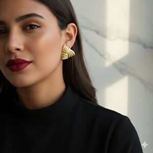 Elegant Gold Women's Earrings